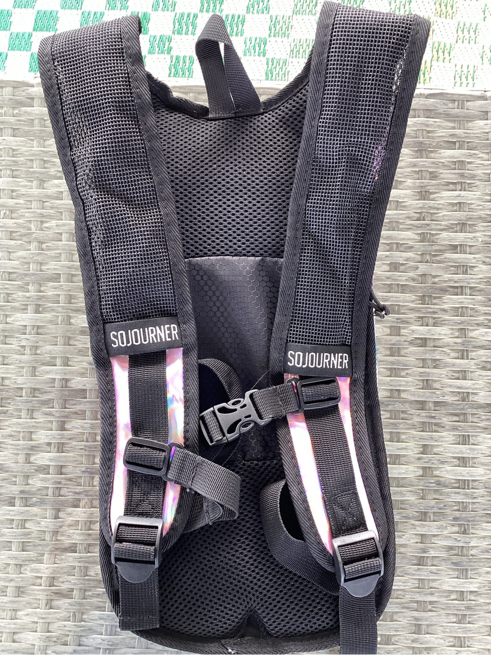 Sojourner Iridescent Pink Hydration Backpack - Picture 3 of 5